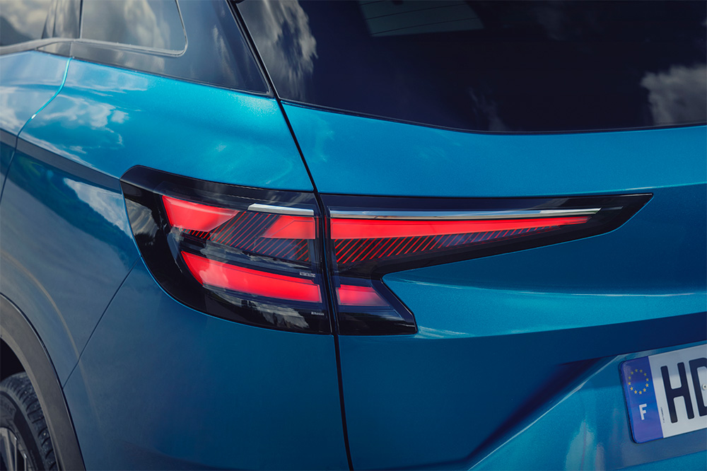 Detalle del grupo optico posterior del Renault Austral.