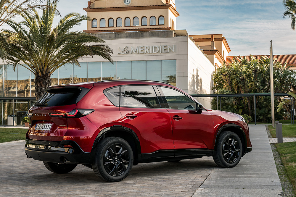 Mazda no arriesga estéticamente y el CX5 igue teniendo una claro aire de familia en relacion a las versiones anteriores.