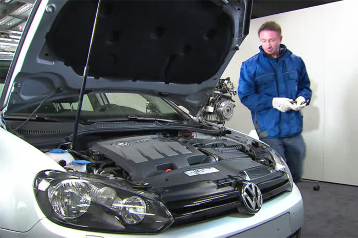 ¿Caducan los recambios de los coches?